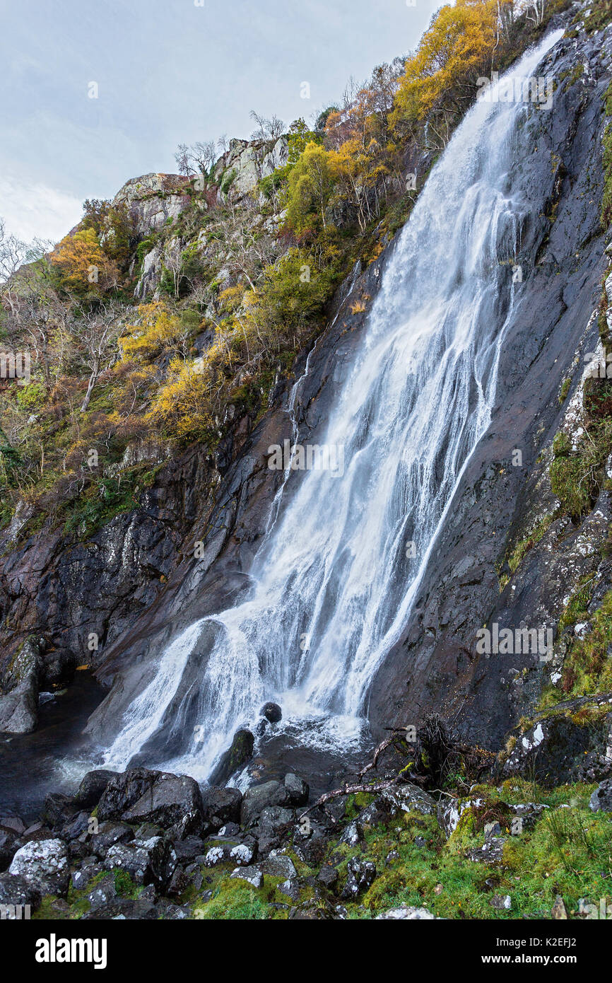 Aber Falls (Rhaeadr-fawr) vicino Abergwyngregyn Gwynedd Galles del Nord, Regno Unito, novembre 2016. Foto Stock