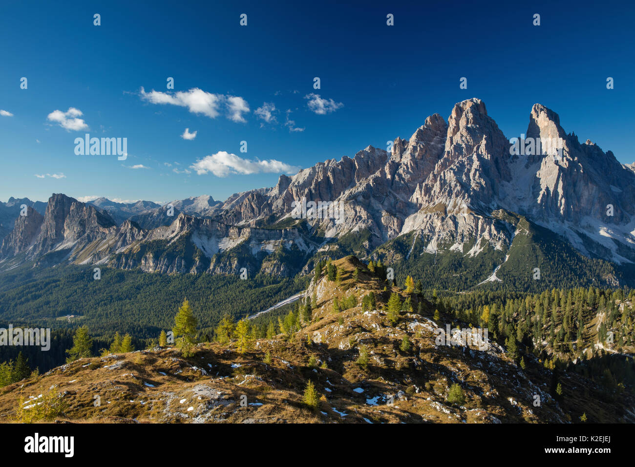 Vedute di Cristallo e le Dolomiti da Ciadin del Luodo, Provincia di Belluno, Veneto, Italia, settembre 2015. Foto Stock