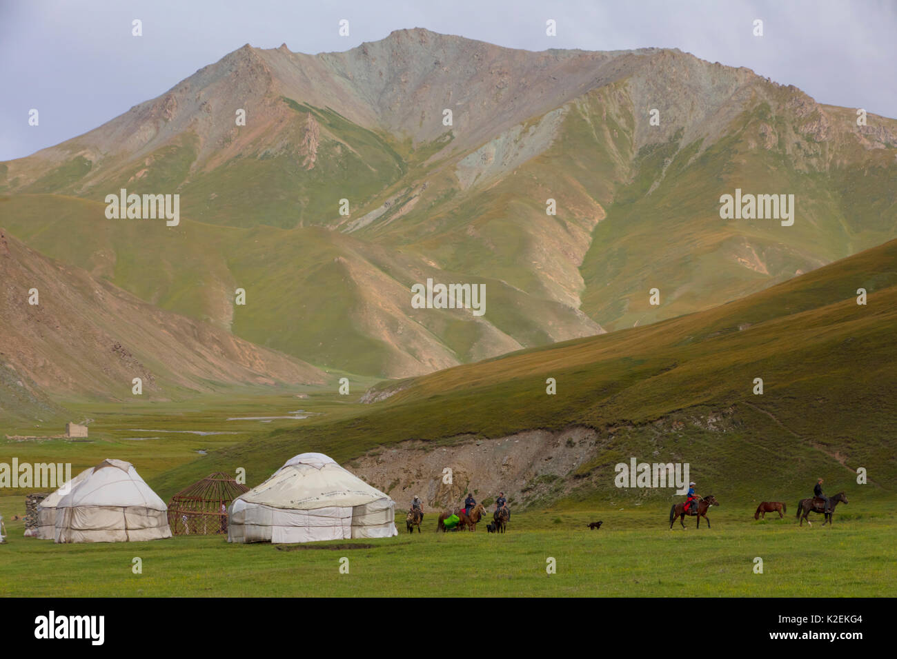 Tash Rabat yurta e piloti del Cavallino. Il Kirghizistan. Agosto 2016. Foto Stock