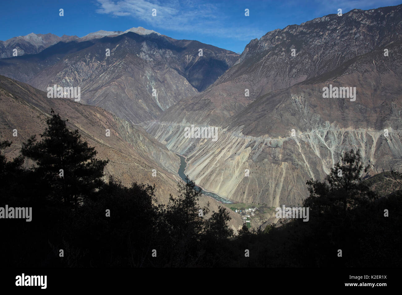 Lantsang del fiume Mekong e gola, Kawakarpo montagna, meri Snow Mountain National Park, nella provincia dello Yunnan in Cina, Gennaio 2014. Foto Stock