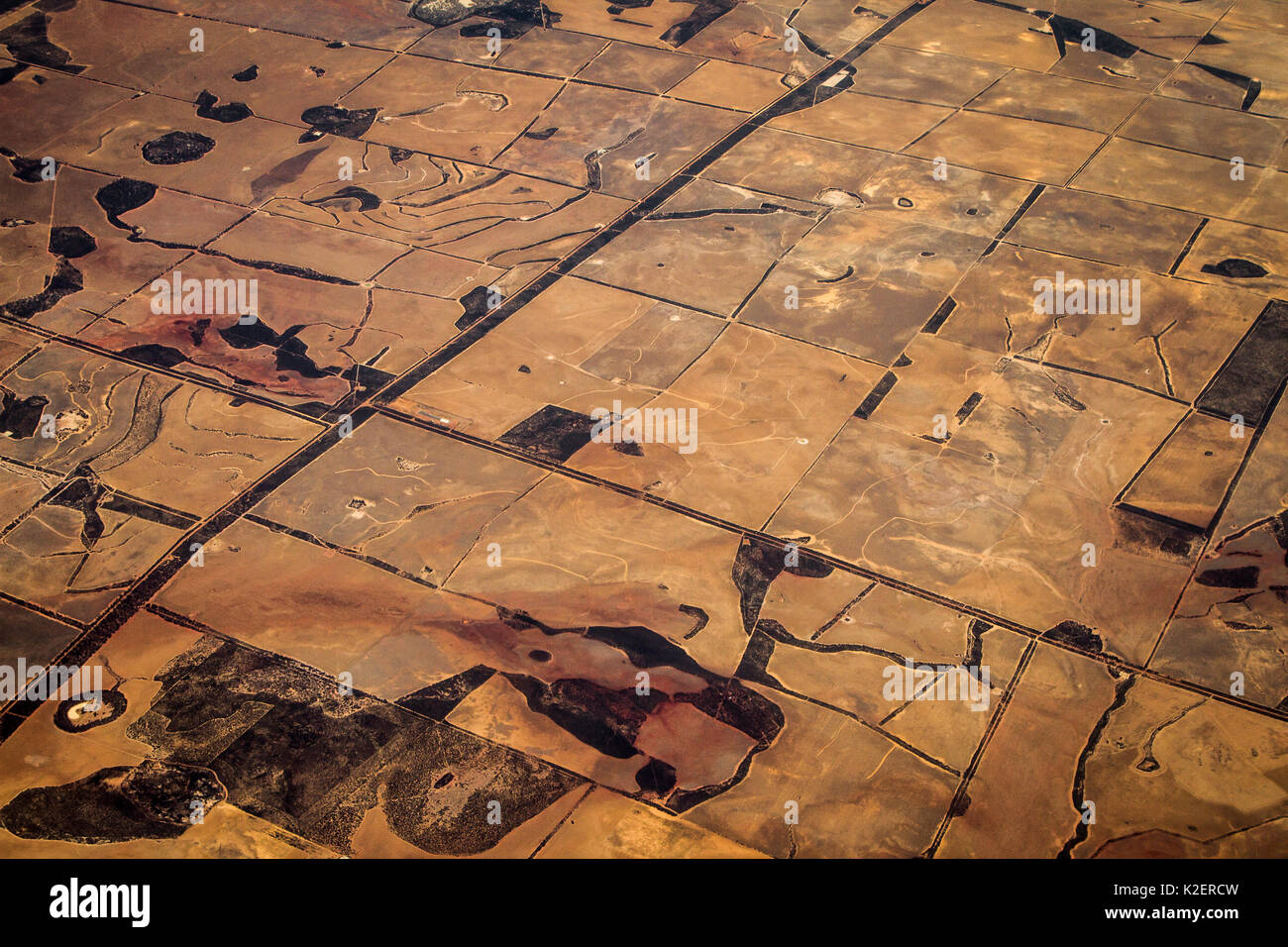 Vista dal piano del paesaggio tra Alice Springs e Perth, Australia, Novembre. Foto Stock