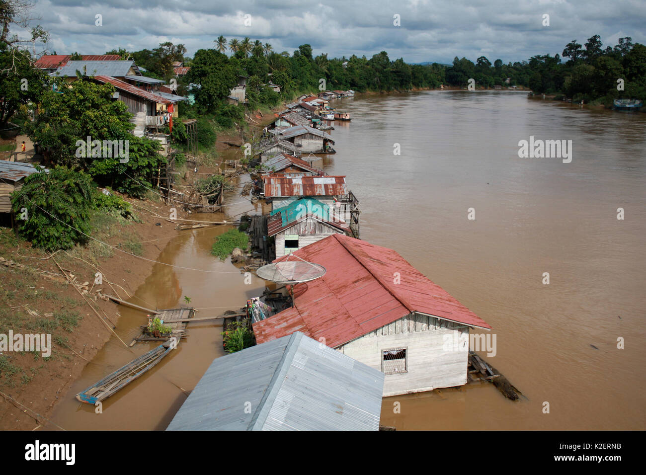 Fiume Kapuas, Singkawang, West Kalimantan, Indonesia Borneo. Giugno 2010. Foto Stock