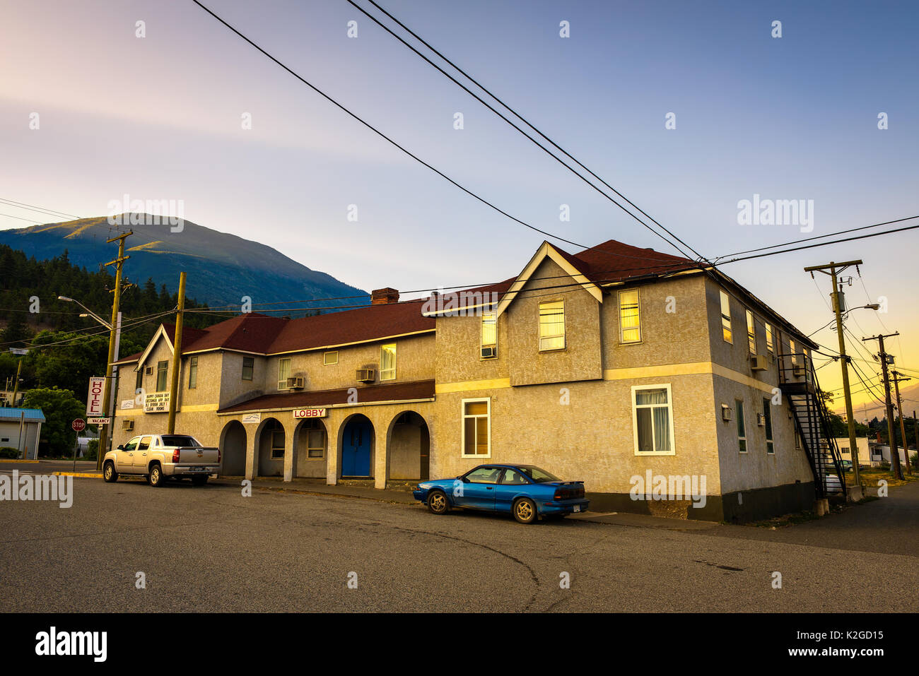 Lytton Hotel a sunrise. Lytton è situato in British Columbia alla confluenza del fiume Thompson e il fiume Fraser Foto Stock