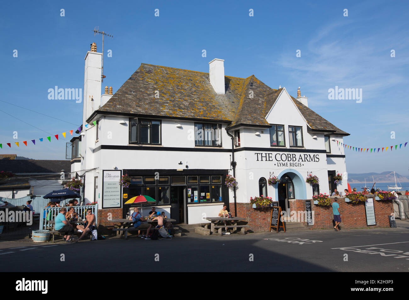 Lyme Regis, antica città presenti nel libro di Domesday, con Cobb storico porto e punti di riferimento in corrispondenza del confine Dorset-Devon, South West England, Regno Unito Foto Stock