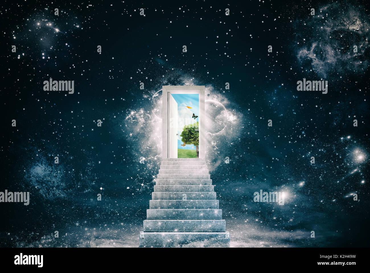 Nuovi mondi verde dietro la porta Foto Stock