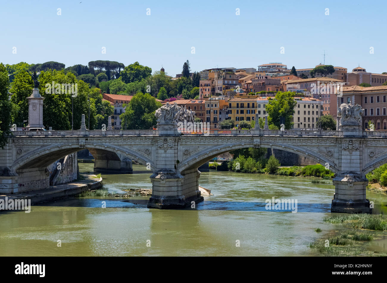 Ponte Vittorio Emanuele II oltre il fiume Tevere a Roma, Italia Foto Stock
