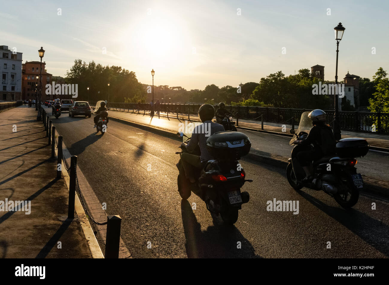 Il traffico sul ponte Giuseppe Mazzini a Roma, Italia Foto Stock
