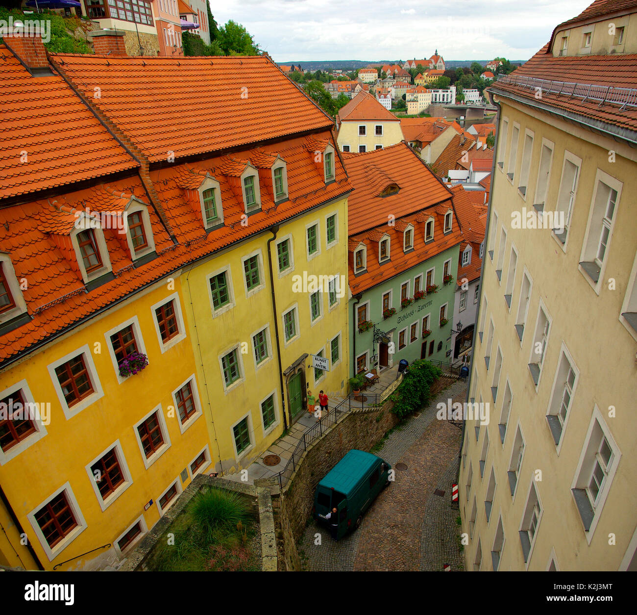 Vista dal castello di Albrechtsburg giù per la vecchia città di Meissen, in Sassonia, in Germania, in Europa. Foto Stock