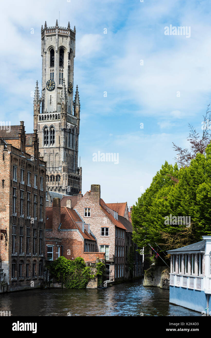 Il campanile di Bruges è un campanile medievale contenente oltre 40 campane. Si tratta di una delle città più prominente segno di terra. Foto Stock Il campanile di Bruges è un campanile medievale contenente oltre 40 campane. Si tratta di una delle città più prominente segno di terra. Foto Stock