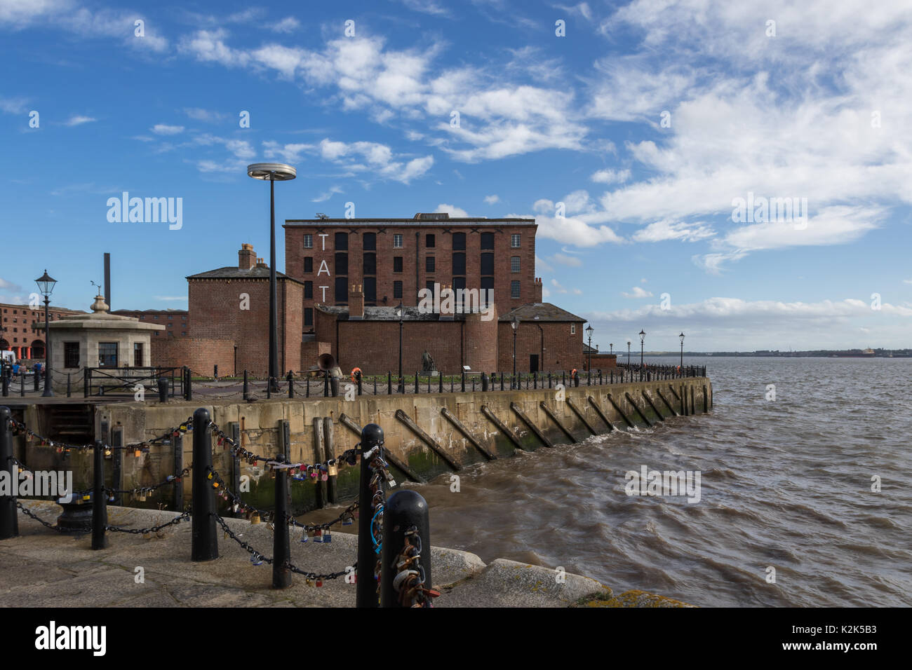 Tate Liverpool Art Gallery e Piermaster in casa l'Albert Dock complessa, Merseyside, Liverpool, in Inghilterra Foto Stock