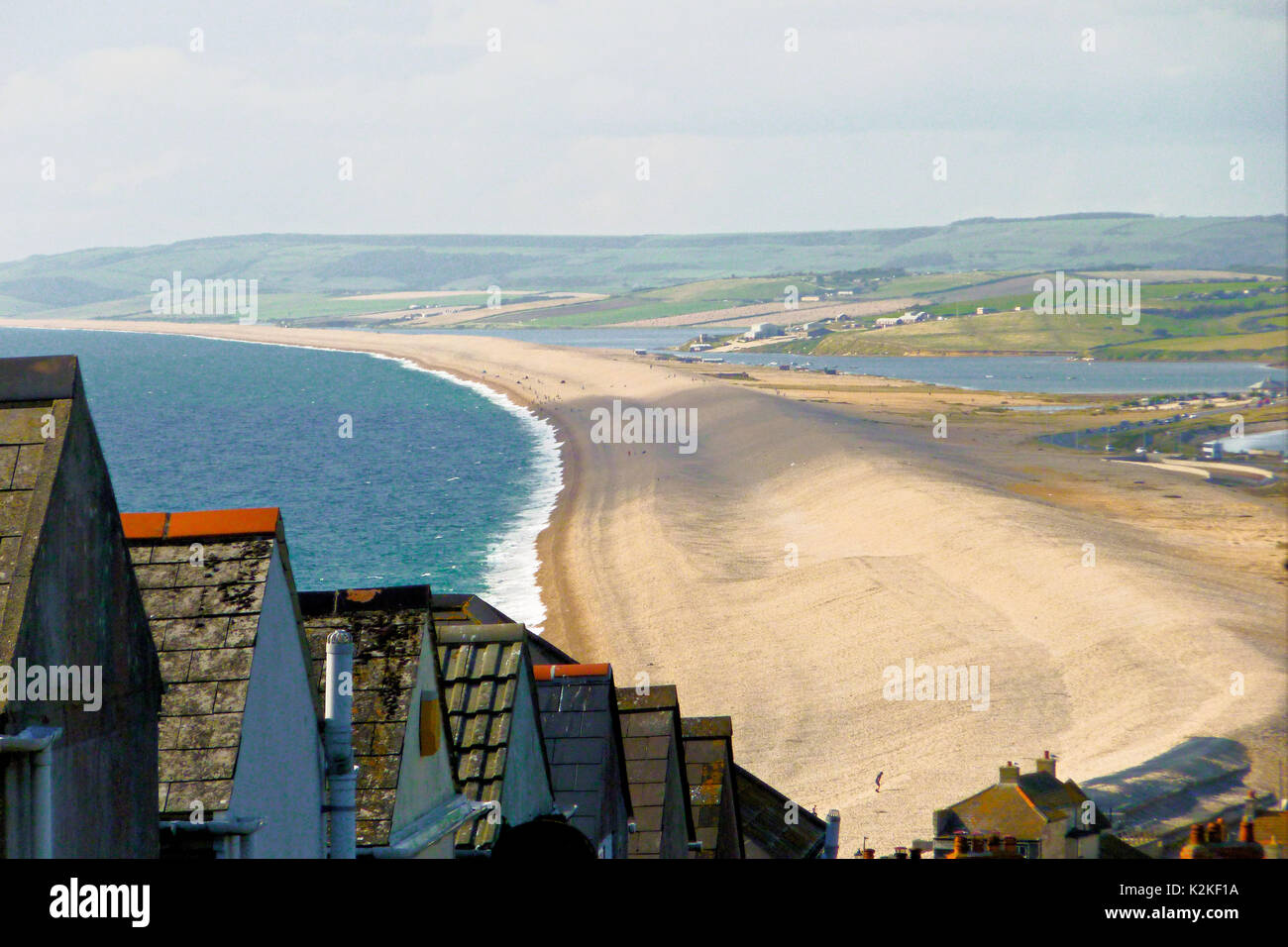 Chesil Beach, Portland, Regno Unito. 31 Agosto, 2017. La gente è piaciuto un altro giorno soleggiato, pesca e camminare su Chesil Beach Credito: stuart fretwell/Alamy Live News Foto Stock