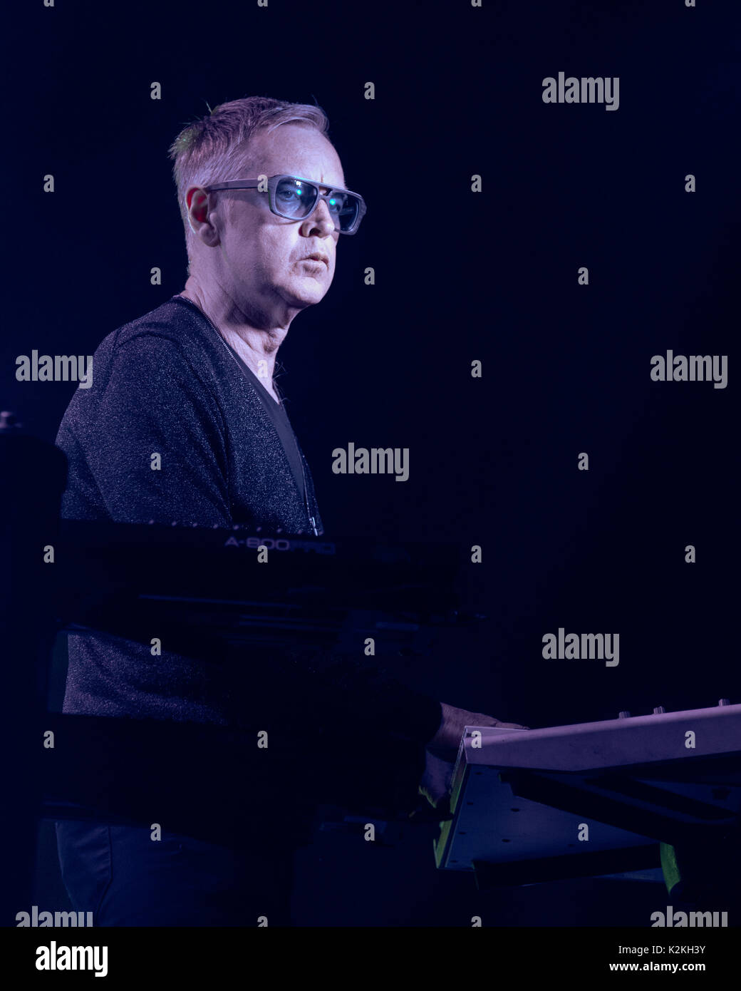 Tinley Park, Illinois, Stati Uniti d'America. Il 30 agosto, 2017. ANDY FLETCHER dei Depeche Mode durante la Global Spirits tour a Hollywood Casino Anfiteatro romano di Tinley Park, Illinois Credit: Daniel DeSlover/ZUMA filo/Alamy Live News Foto Stock