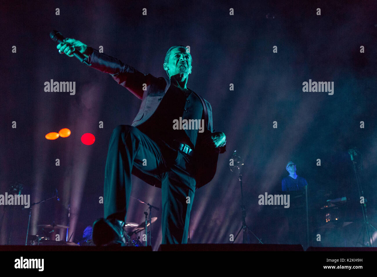 Tinley Park, Illinois, Stati Uniti d'America. Il 30 agosto, 2017. DAVE GAHAN e Andy Fletcher dei Depeche Mode durante la Global Spirits tour a Hollywood Casino Anfiteatro romano di Tinley Park, Illinois Credit: Daniel DeSlover/ZUMA filo/Alamy Live News Foto Stock