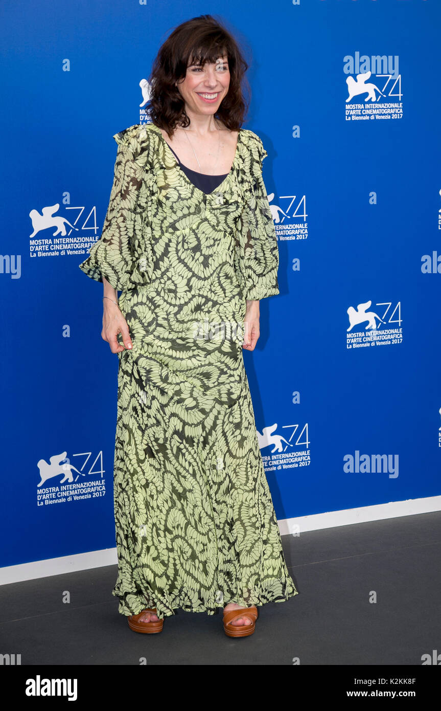 Venezia, Italia. 31 Agosto, 2017. L'attrice Sally Hawkins assiste il photocall del film "La forma dell' acqua durante la 74a Venezia Film Festival presso il Palazzo del Casinò di Venezia (Italia), il 31 agosto 2017. - Nessun filo servizio · Foto: Hubert Boesl/dpa/Alamy Live News Foto Stock