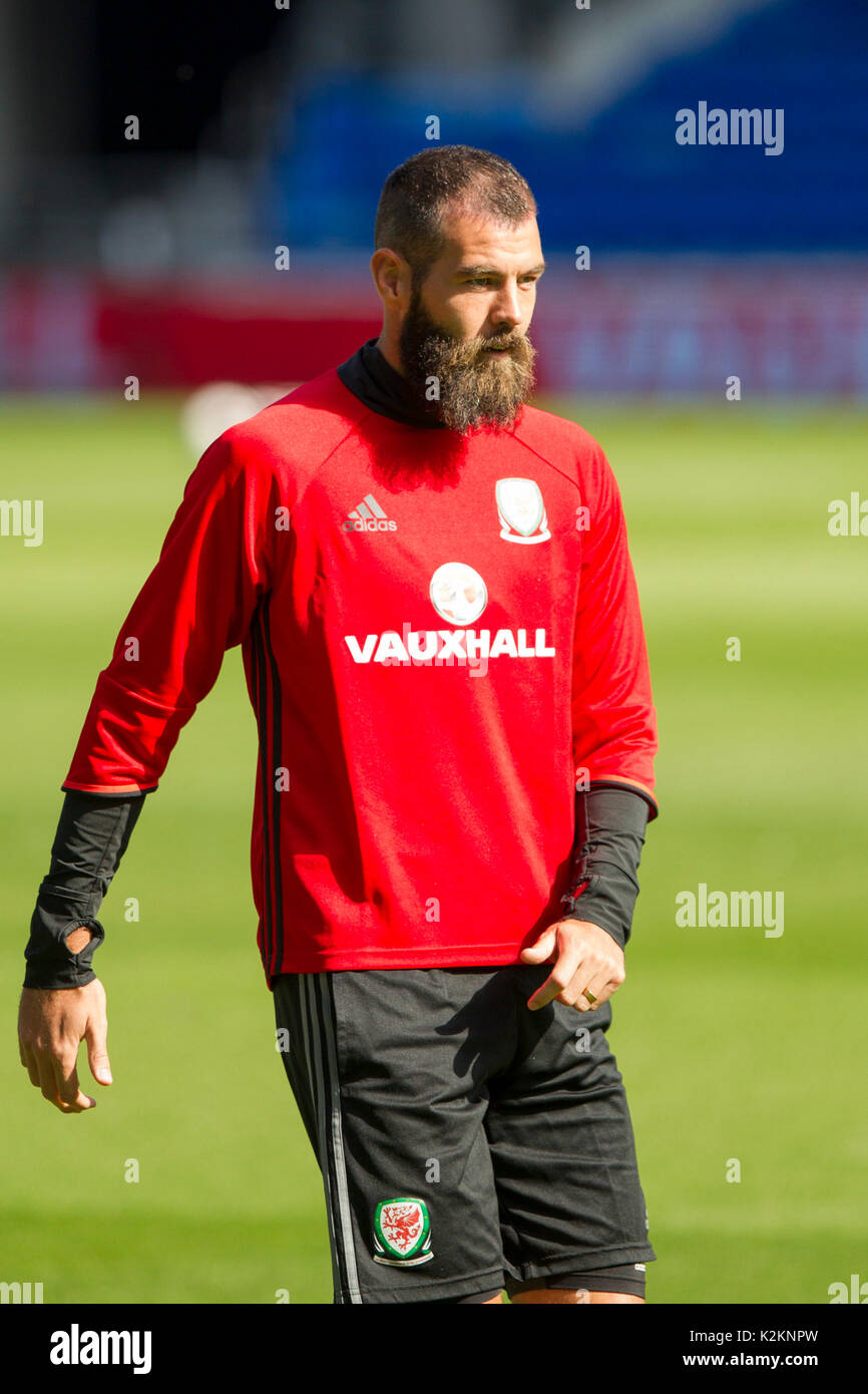 Cardiff Wales, Regno Unito, 1 settembre 2017. Joe Ledley del Galles durante il corso di formazione a Cardiff City Stadium prima della Coppa del Mondo FIFA 2018 match di qualificazione contro l'Austria. Credito: Mark Hawkins/Alamy Live News Foto Stock