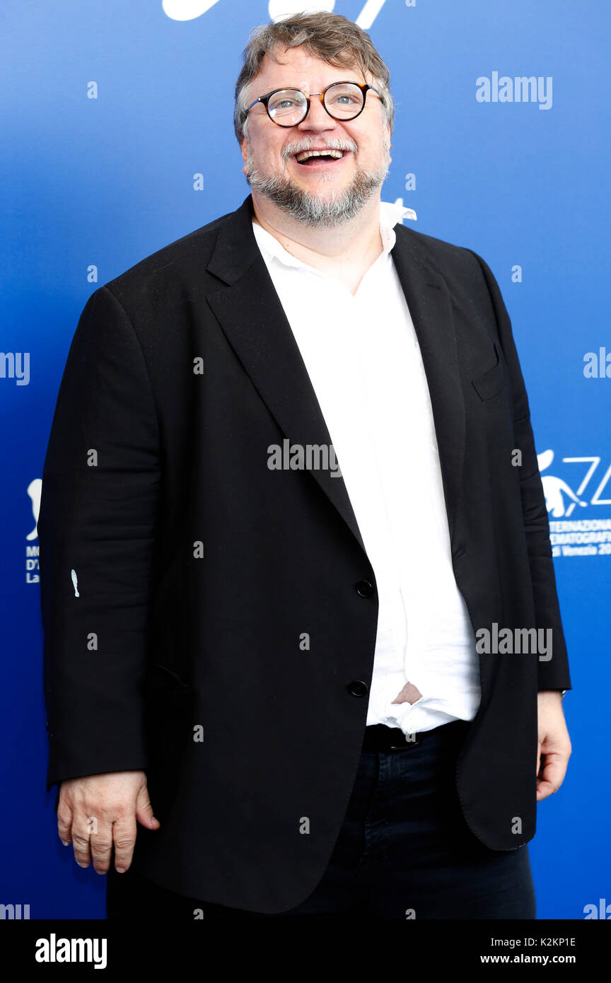 Venezia, Italia. 31 Agosto, 2017. Guillermo del Toro durante il "la forma dell' acqua photocall a 74a Venice International Film Festival presso il Palazzo del Casinò su agosto 31, 2017 a Venezia, Italia Credito: Geisler-Fotopress/Alamy Live News Foto Stock