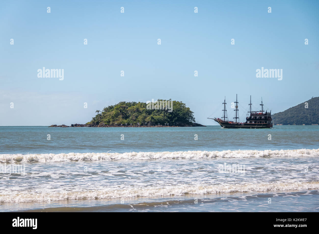 Ilha das Cabras isola turistica e la nave dei pirati - Balneario Camboriu, Santa Catarina, Brasile Foto Stock