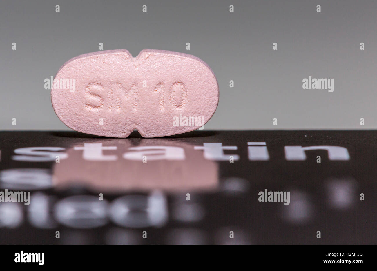 La simvastatina, statina, tablet, pillola, farmaco per abbassare il colesterolo cattivo. Foto Stock