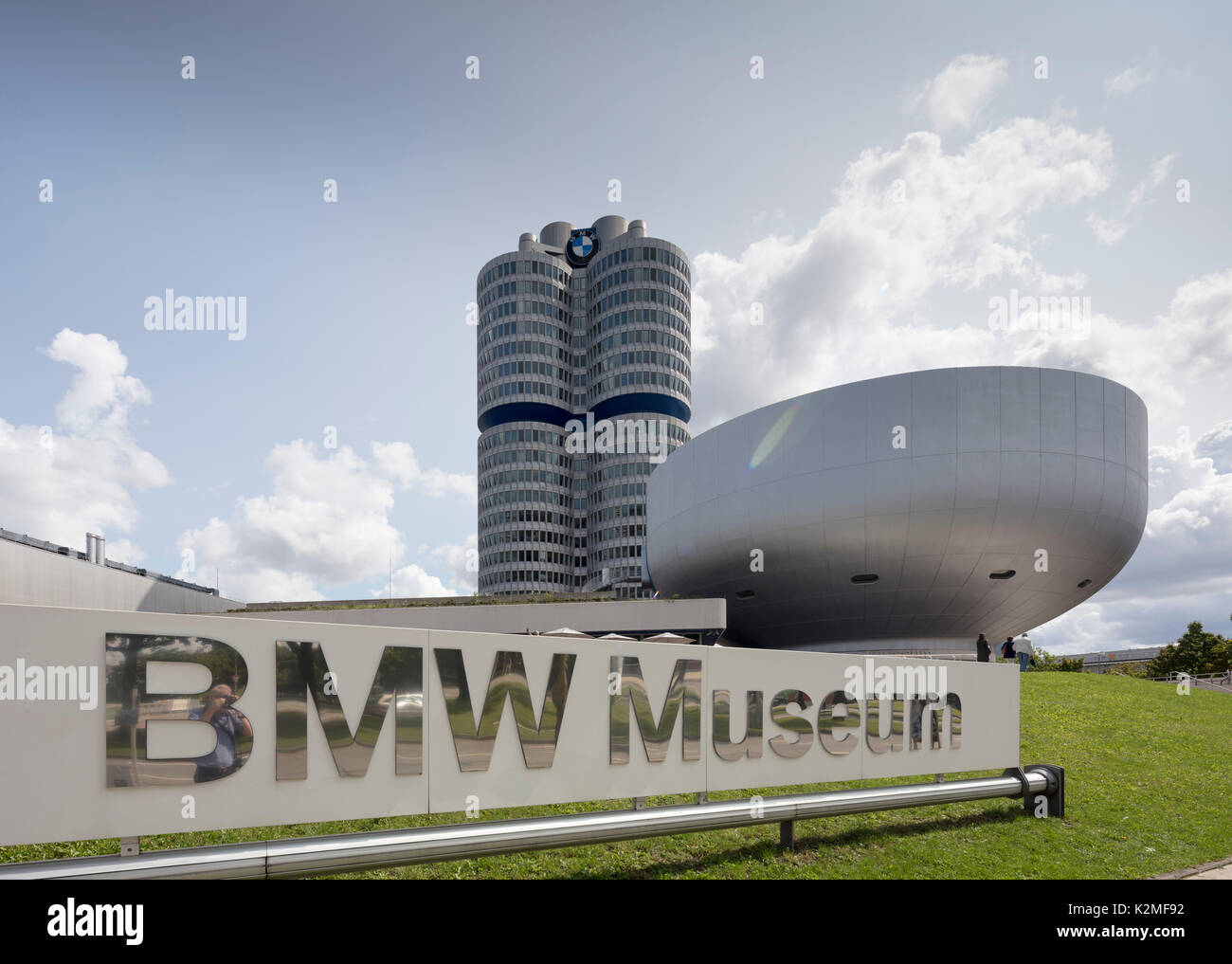 La sede della BMW e il museo, Am Riesenfeld, Monaco di Baviera, Germania Foto Stock