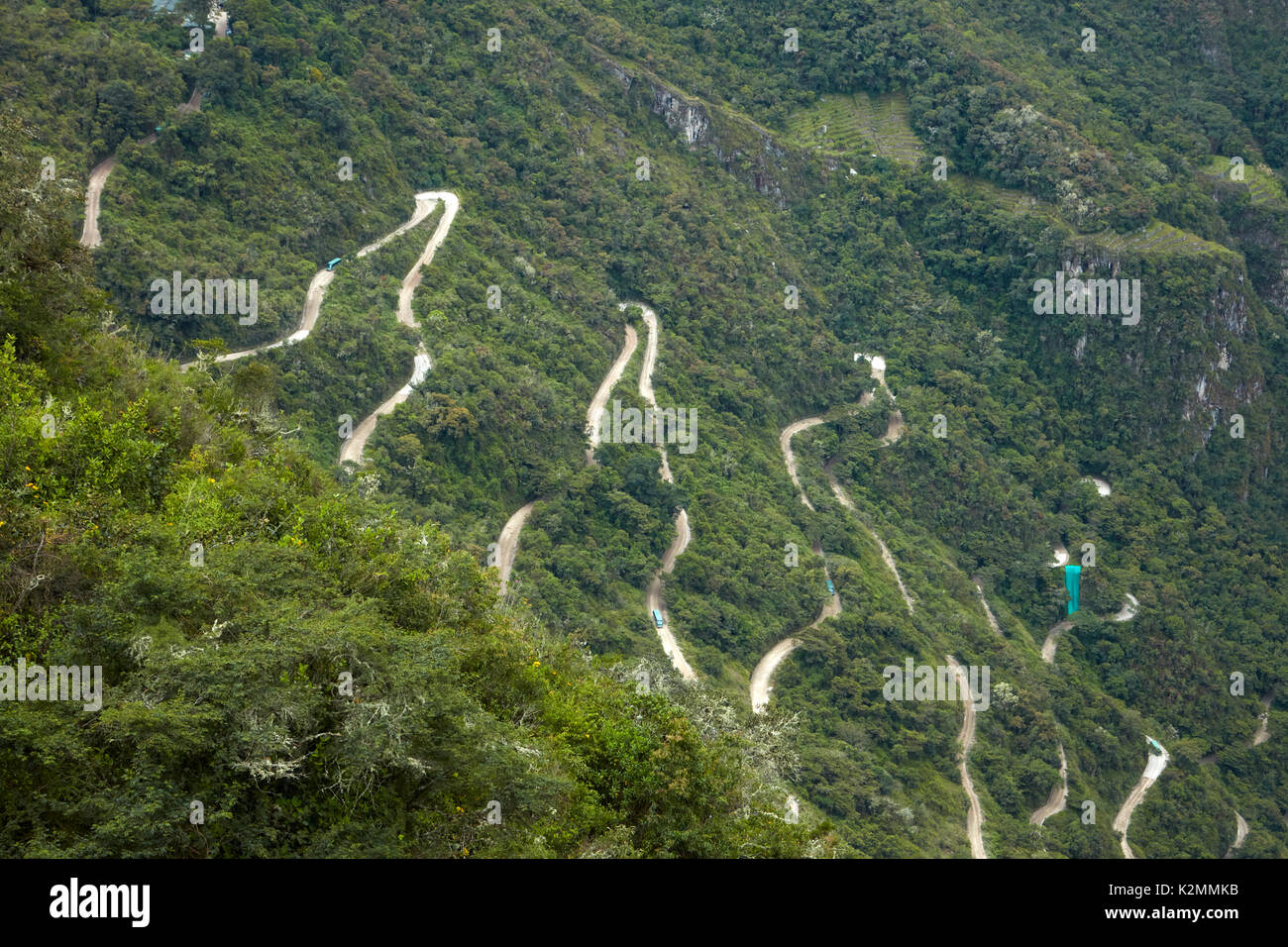 Strada a zig-zag da Aguas Calientes a Macchu Picchu, Perù, Sud America Foto Stock