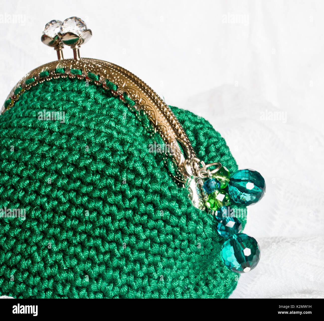 Crochet fatti a mano nella borsa secondo l antica tradizione con filato di  cotone di colore verde per contenere la comparsa di macchie e le vostre  cose preziose Foto stock - Alamy