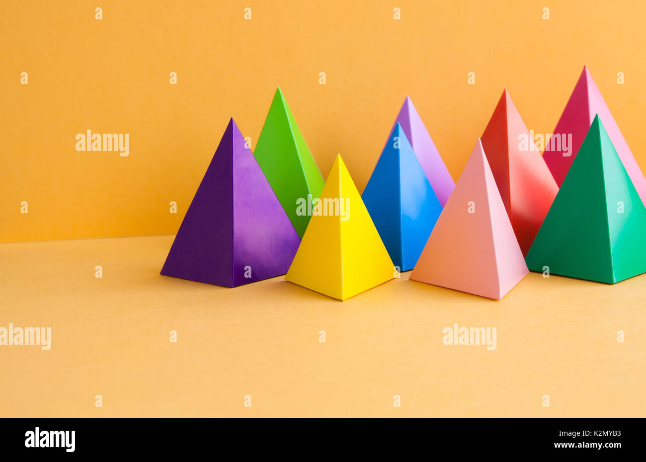 Geometria Di Oggetti Solidi Immagini E Fotos Stock Alamy