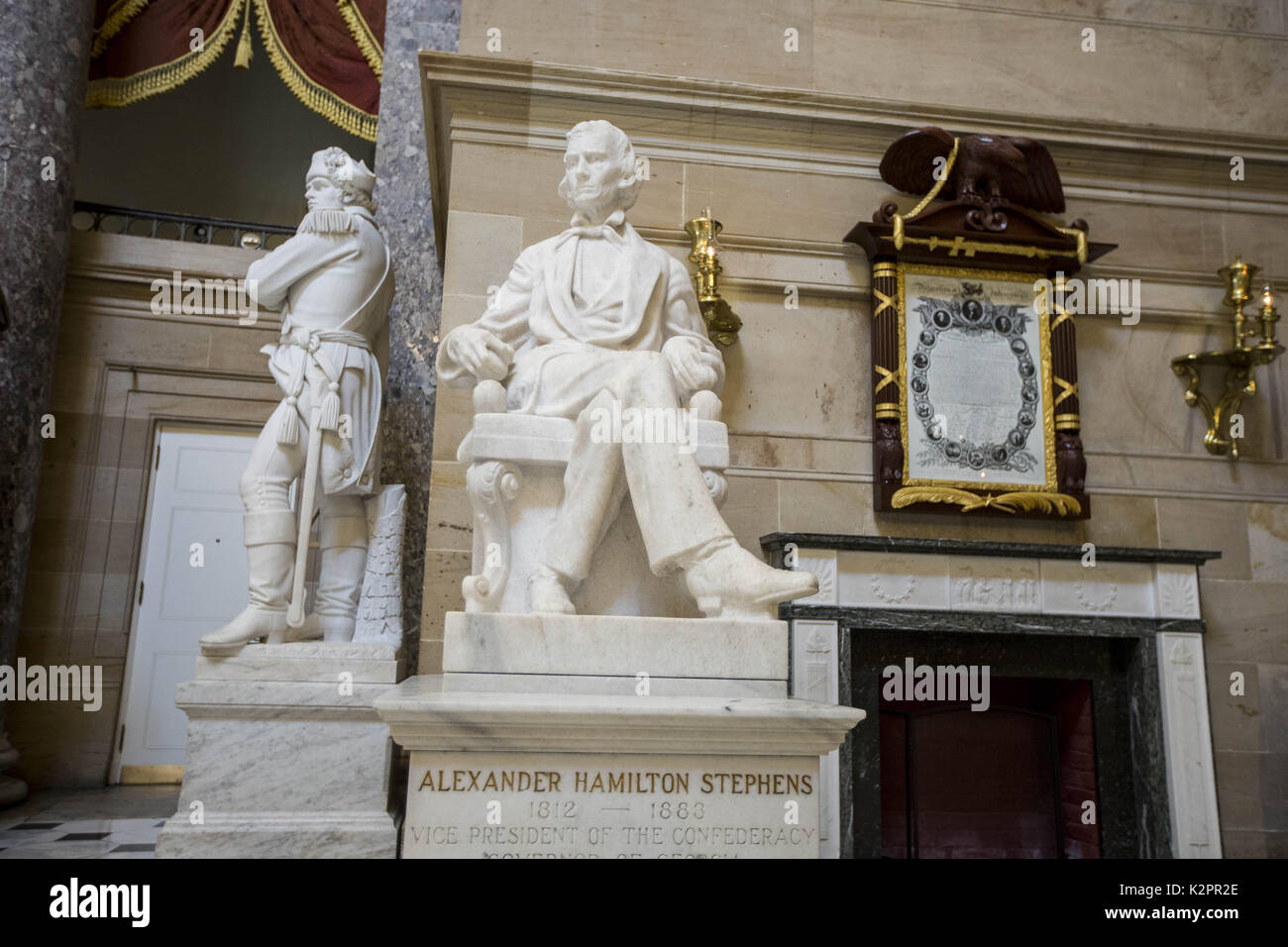 Agosto 31, 2017 - Washington, Distretto di Columbia, Stati Uniti d'America - una statua del vice presidente confederato ALEXANDER HAMILTON STEPHENS (centro) statuaria in Hall in Campidoglio degli Stati Uniti. (Credito Immagine: © Alex Edelman via ZUMA filo) Foto Stock