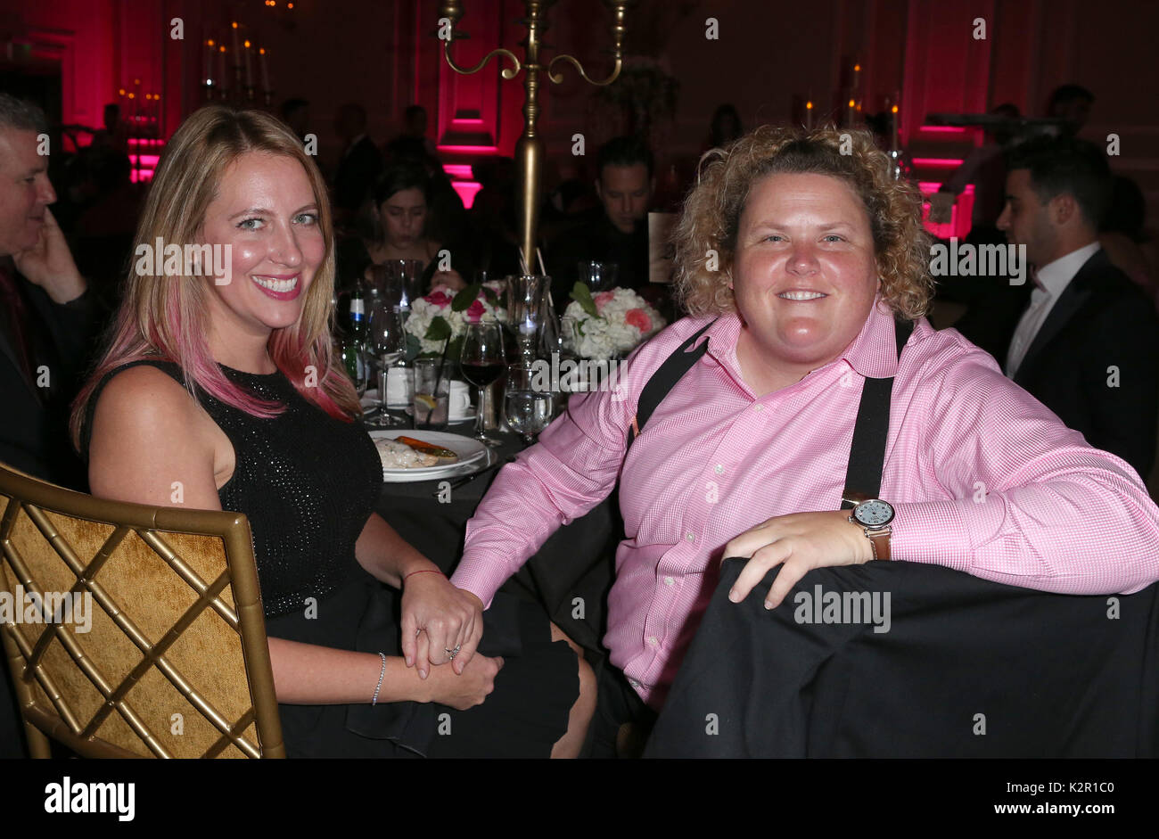 Los Angeles, California, Stati Uniti. 9th novembre 2017. Jacqueline Smith, Fortune Feimster, al 2nd Annual Vanderpump Dog Foundation Gala presso il Taglian Cultural Complex di Los Angeles, California, il 9 novembre 2017. Credito: 9 Novembre 2017. Credito: Faye Sadou/Mediapunch Credito: Mediapunch Inc/Alamy Live News Foto Stock