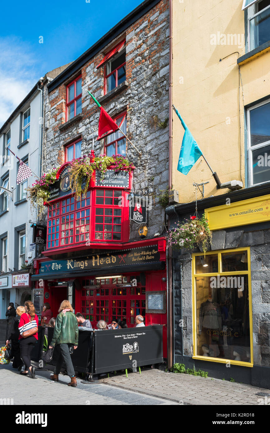 La King's Head pub a Galway, in Irlanda è di oltre 800 anni. Foto Stock