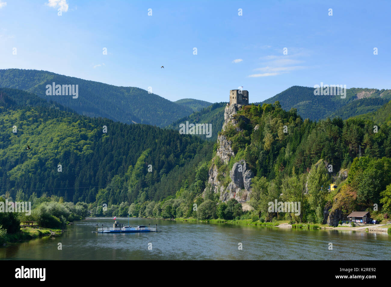 Castello di Strecno, fiume Vah, traghetto, di Strecno, Slovacchia Foto Stock