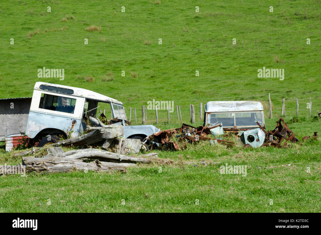 Terreni abbandonati Rovers in campo, East Cape, Isola del nord, Nuova Zelanda Foto Stock