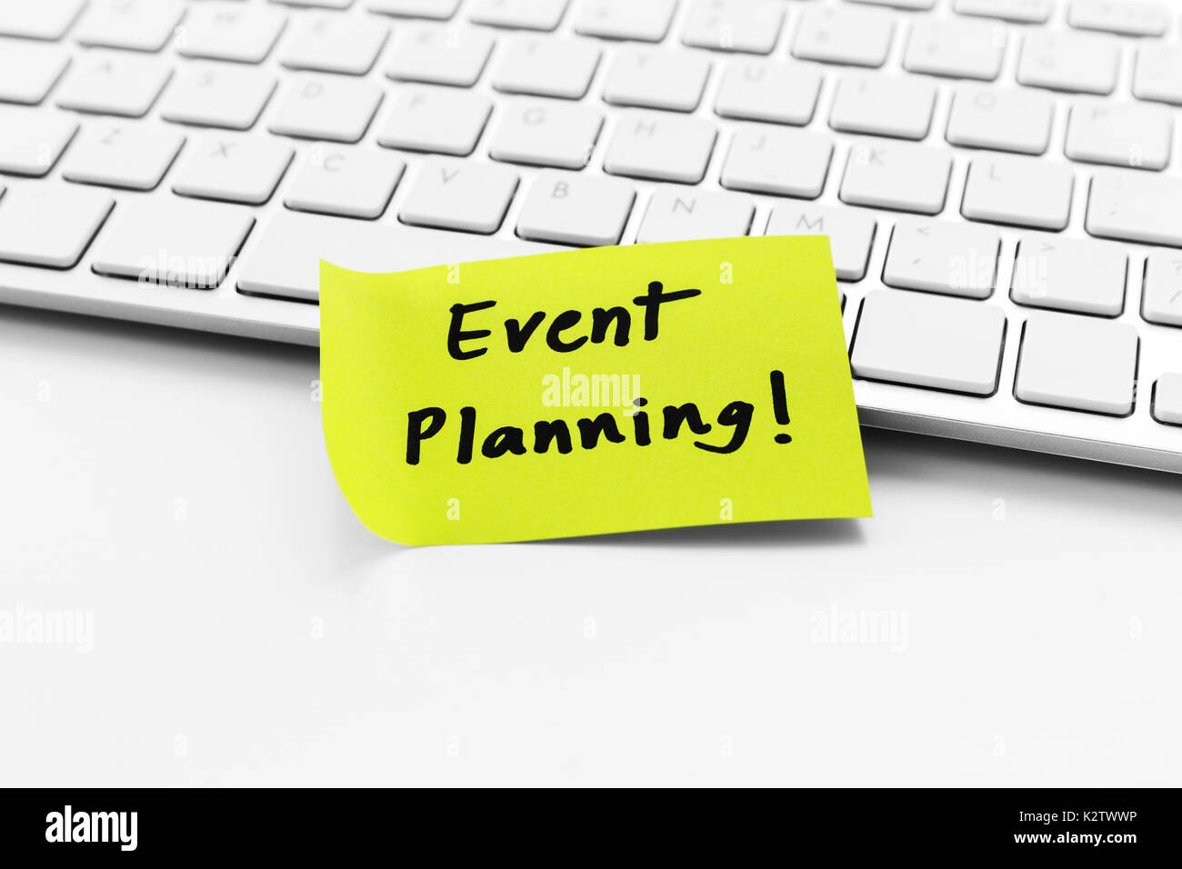 Pianificazione di eventi parola su notepad sul calcolatore bianco scrivania Foto Stock