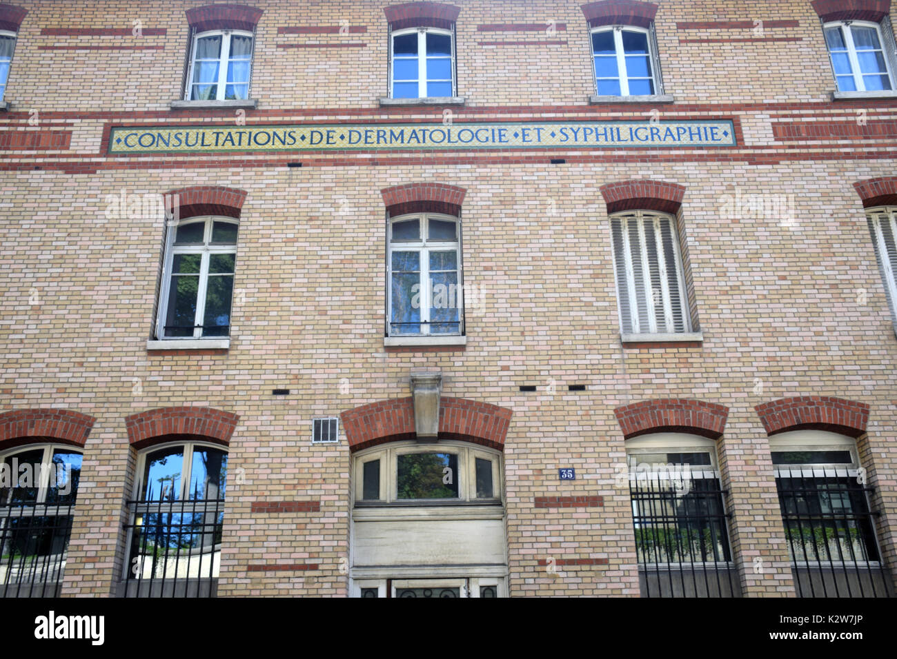 Vecchio ospedale vicino ai giardini di Lussemburgo, Parigi, Francia Foto Stock