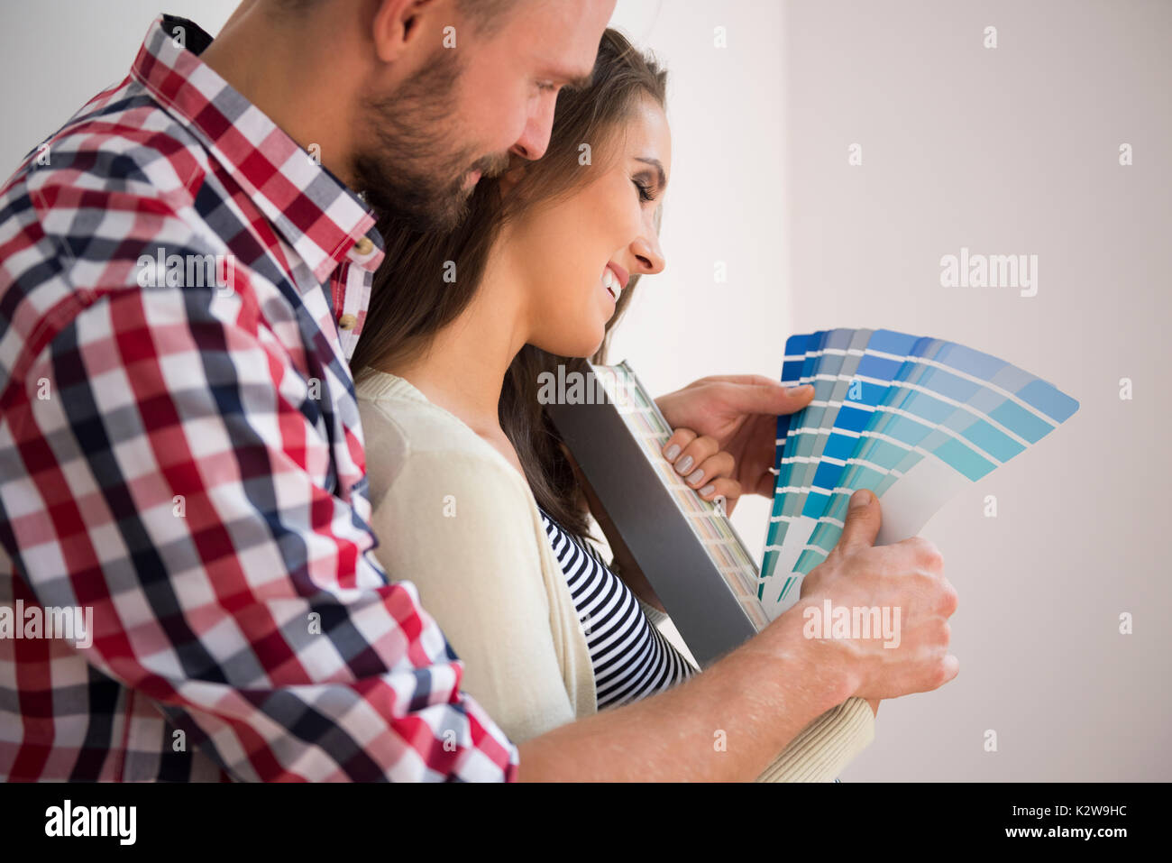 Non è facile prendere la decisione circa il colore Foto Stock