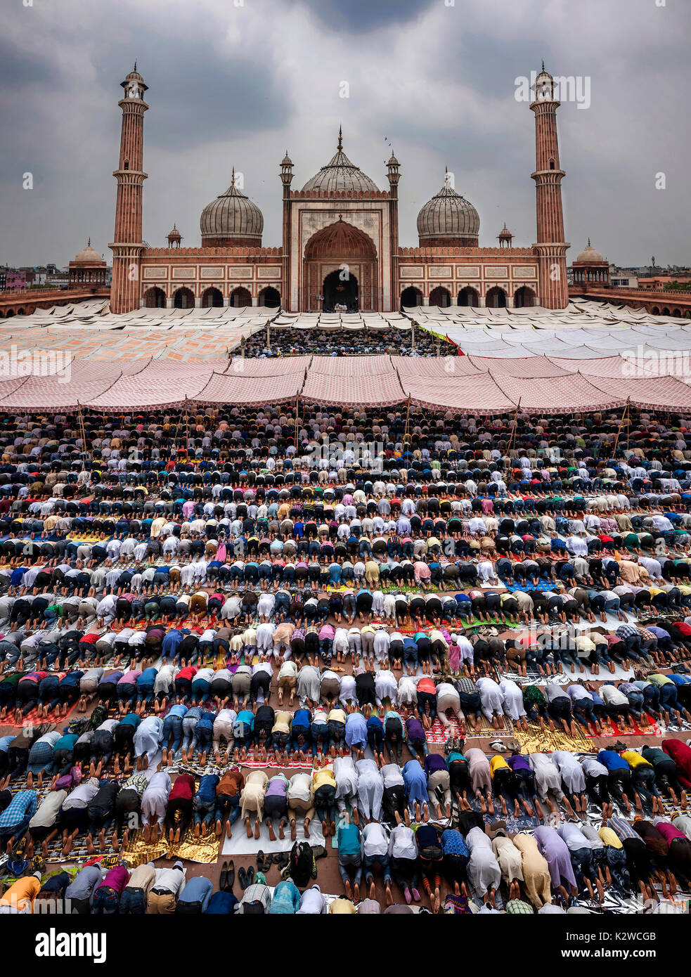 EID Mubarak durante il mese del ramadan al Jama Masjid, Delhi, India Foto Stock