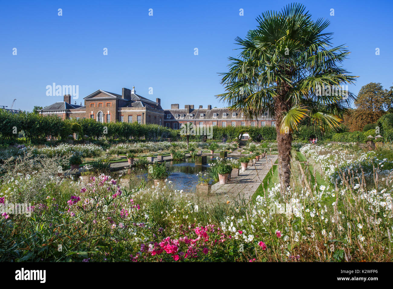 Il giardino bianco nei giardini di Kensington Palace di Londra, creata dal Royal giardinieri in memoria di Lady Diana, principessa di Galles. Foto Stock