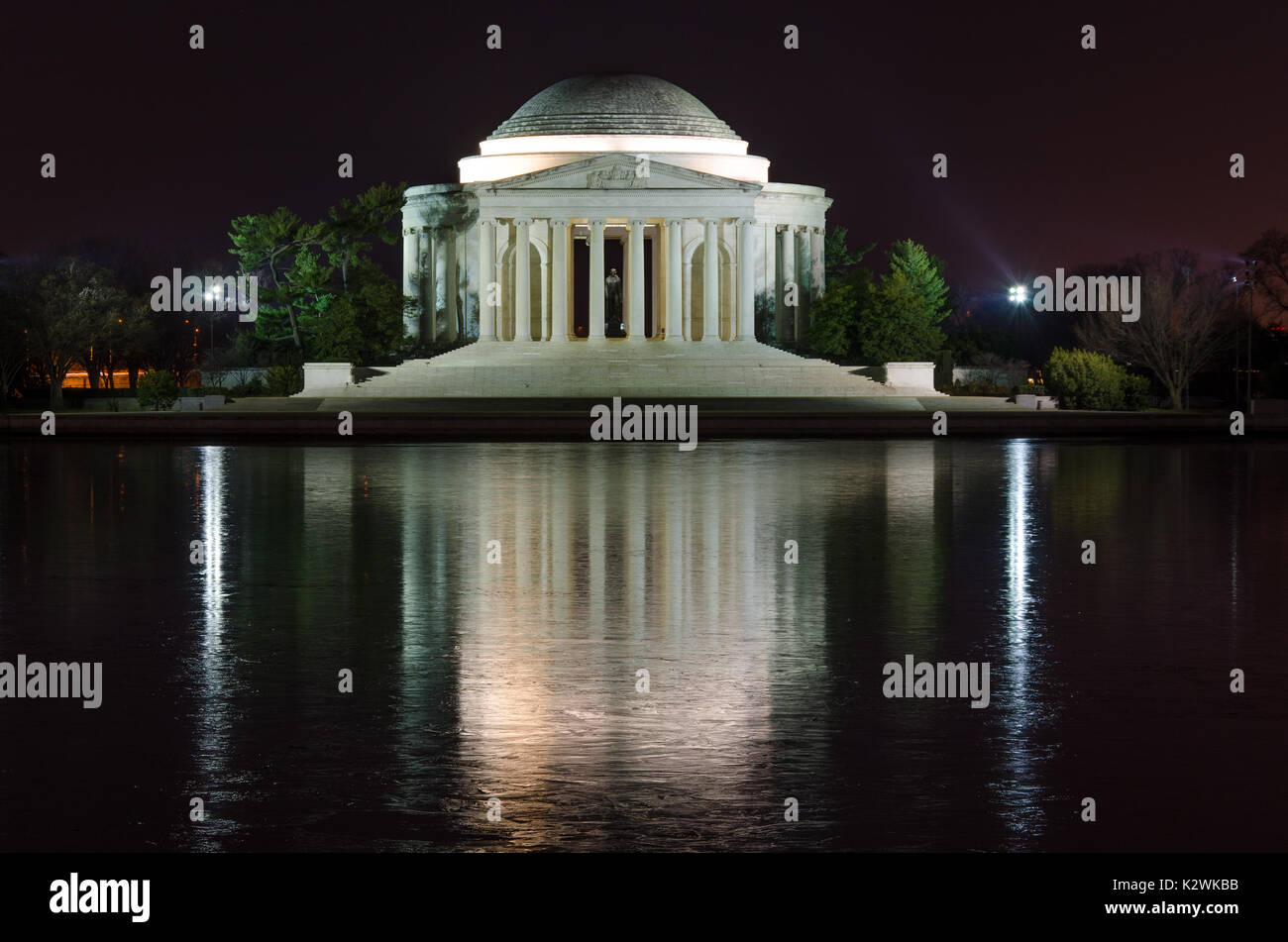 Jefferson Memorial di fronte a un bacinella ghiacciata Foto Stock