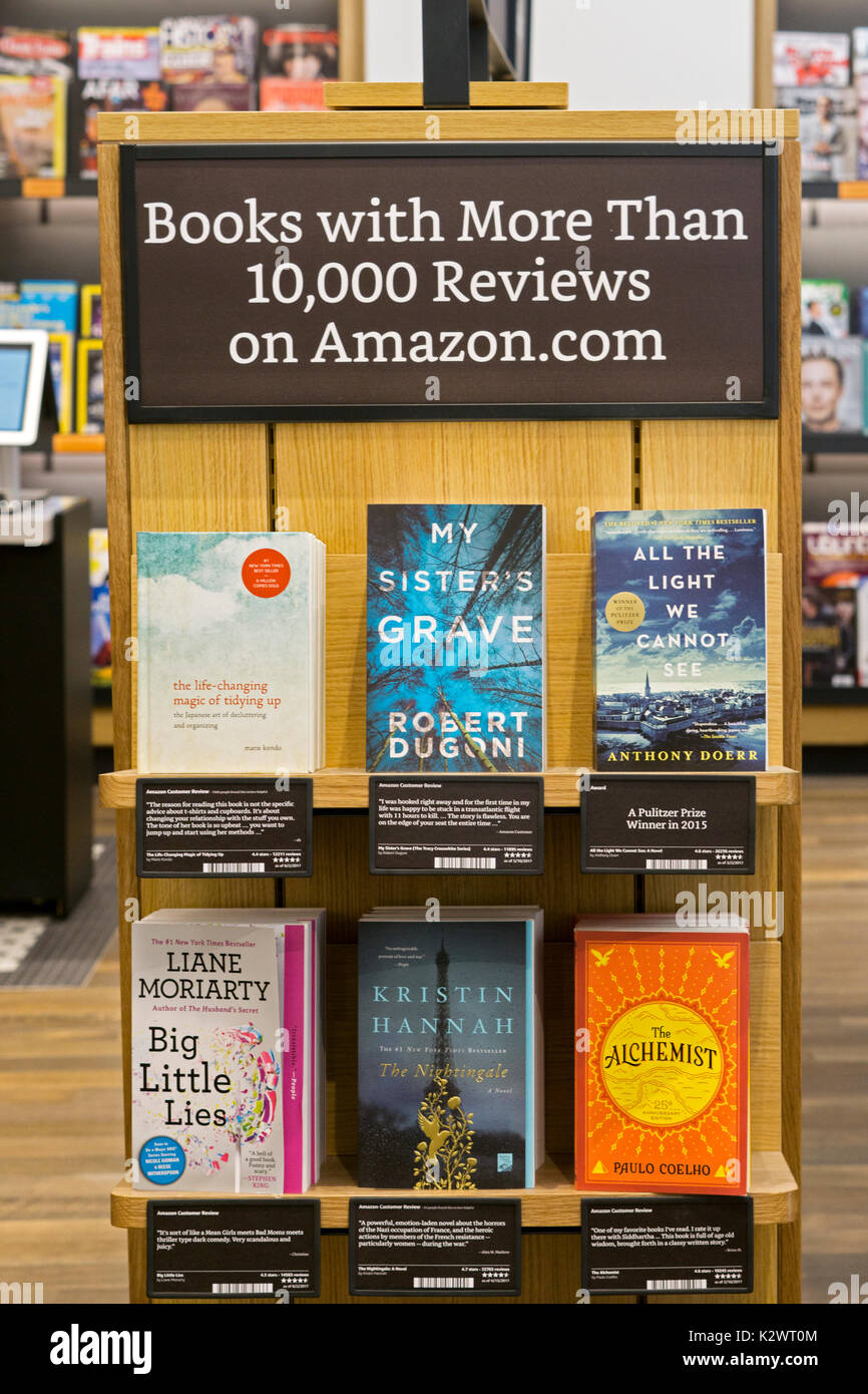 Un display della frequenza nominale di libri presso il recentemente aperto Amazon Book Store su W. 34th Street in Manhattan, un raro Amazon mattone e mortaio store. Foto Stock