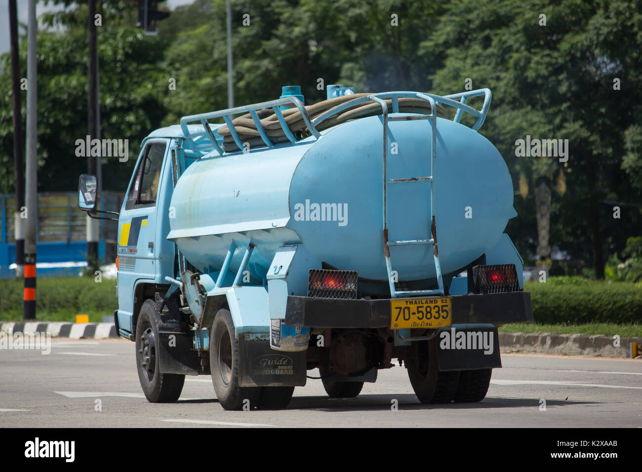 CHIANG MAI, Thailandia - Agosto 22 2017: Privato del serbatoio acque nere carrello. Foto di road no.121 circa 8 km dal centro cittadino di Chiangmai, Thailandia. Foto Stock
