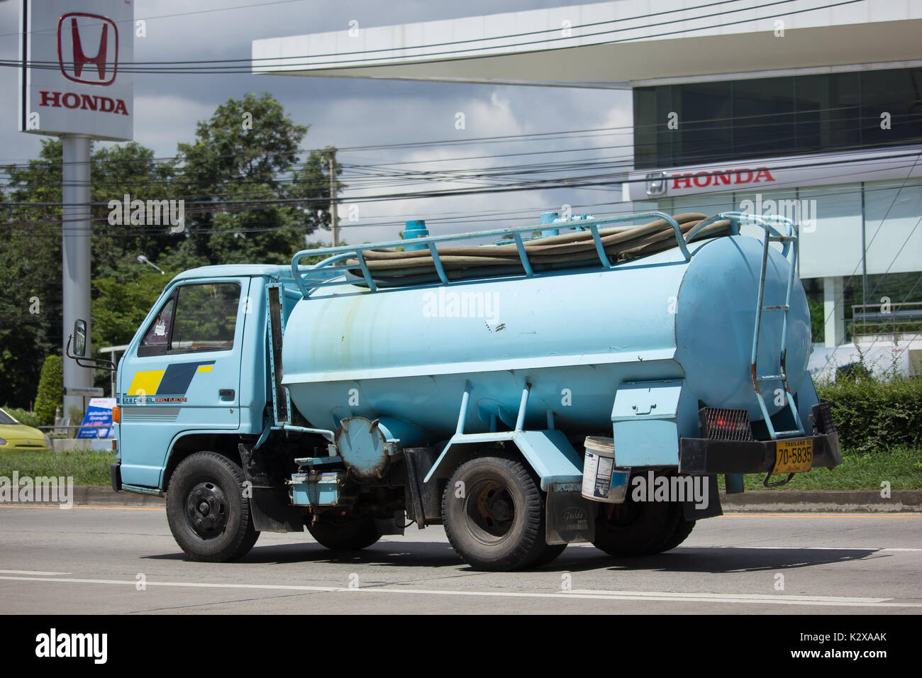 CHIANG MAI, Thailandia - Agosto 22 2017: Privato del serbatoio acque nere carrello. Foto di road no.121 circa 8 km dal centro cittadino di Chiangmai, Thailandia. Foto Stock