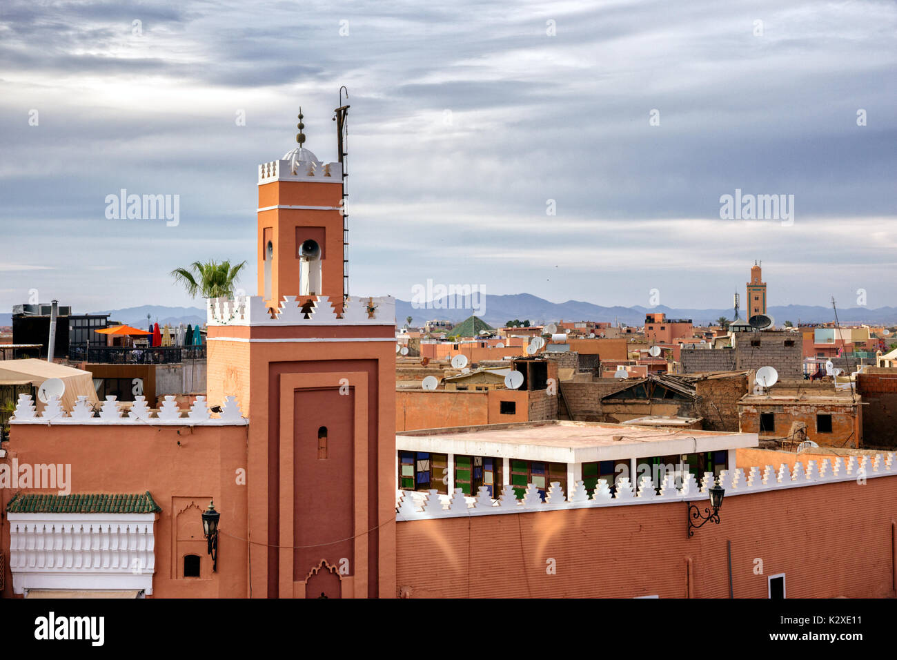 Minareto della moschea nella storica walled medina di Marrakesh. Il Marocco Foto Stock