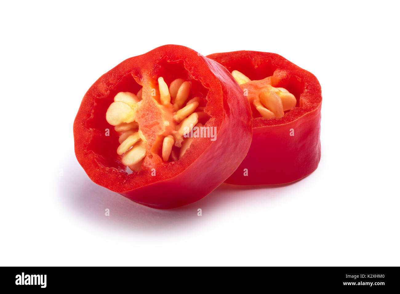 Aji Cristal pepe, fette (Capsicum baccatum). I tracciati di ritaglio, shadow separati Foto Stock
