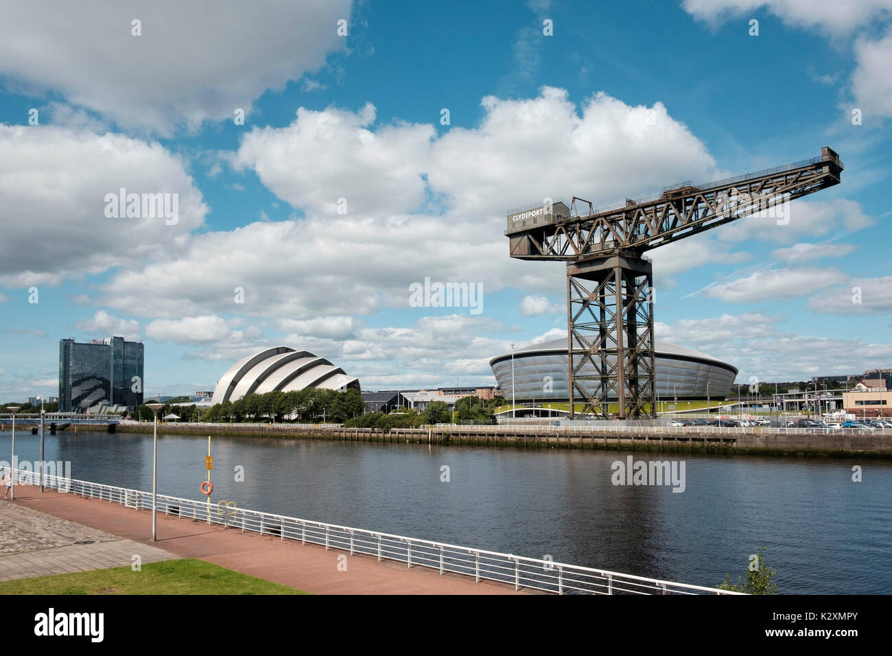 Moderno sviluppo architettonico tra cui il SSE Hydro multi-purpose Indoor Arena e il SEC Armadillo concerto Foto Stock