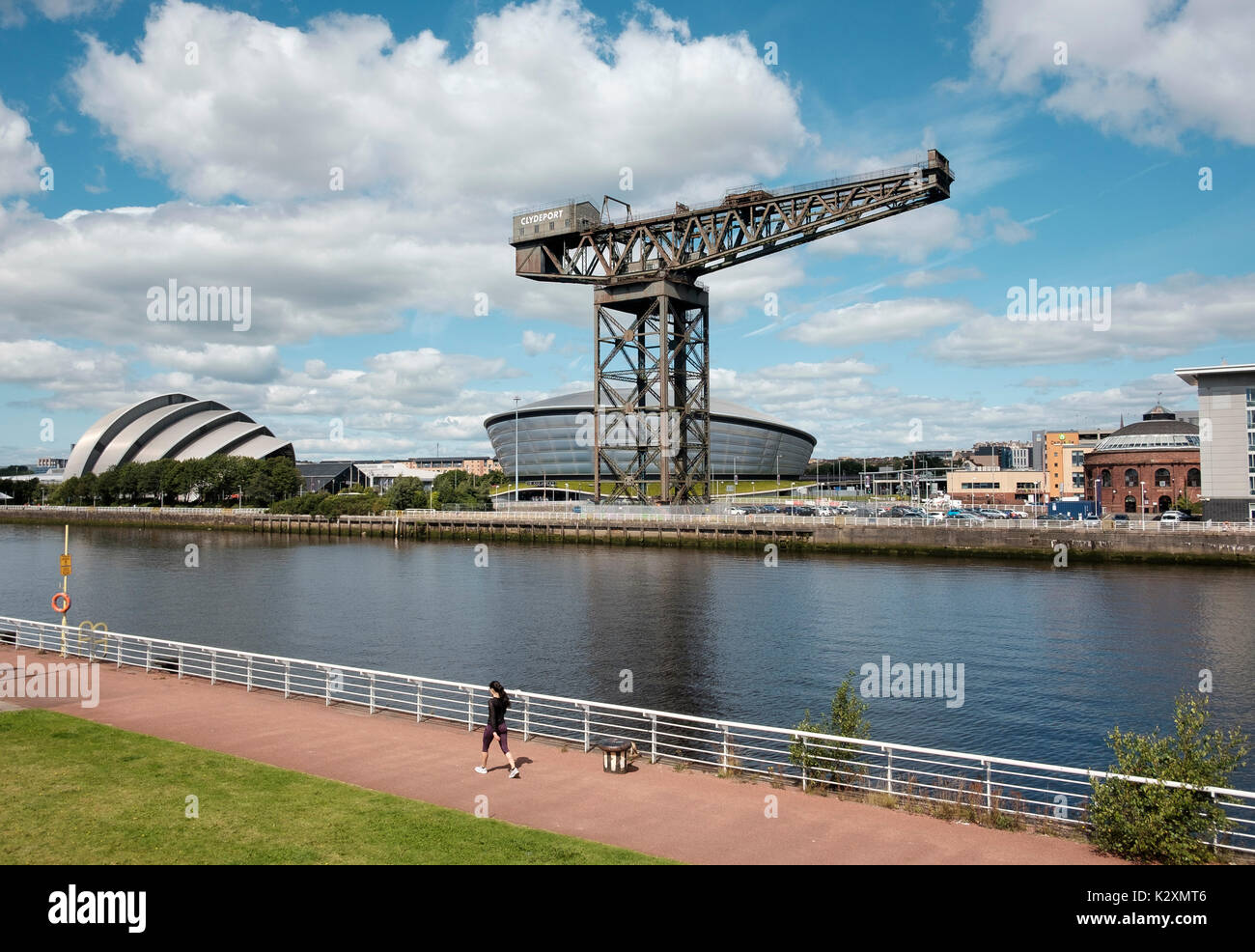 Moderno sviluppo architettonico tra cui il SSE Hydro multi-purpose Indoor Arena e il SEC Armadillo concerto Foto Stock