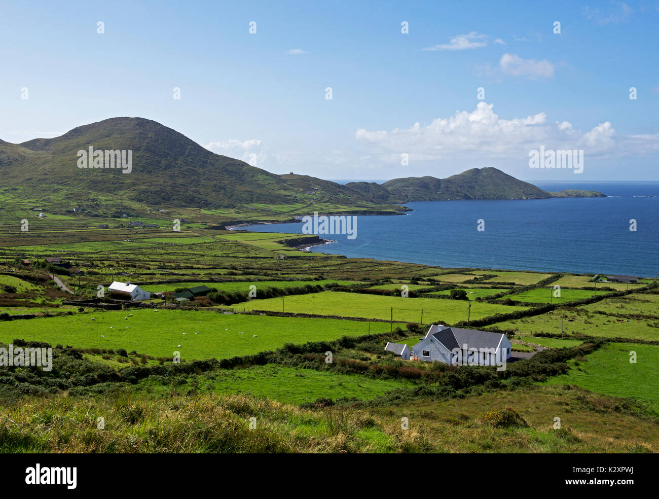 Case sulla penisola di Iveragh, Co. Kerry, Irlanda meridionale Foto Stock