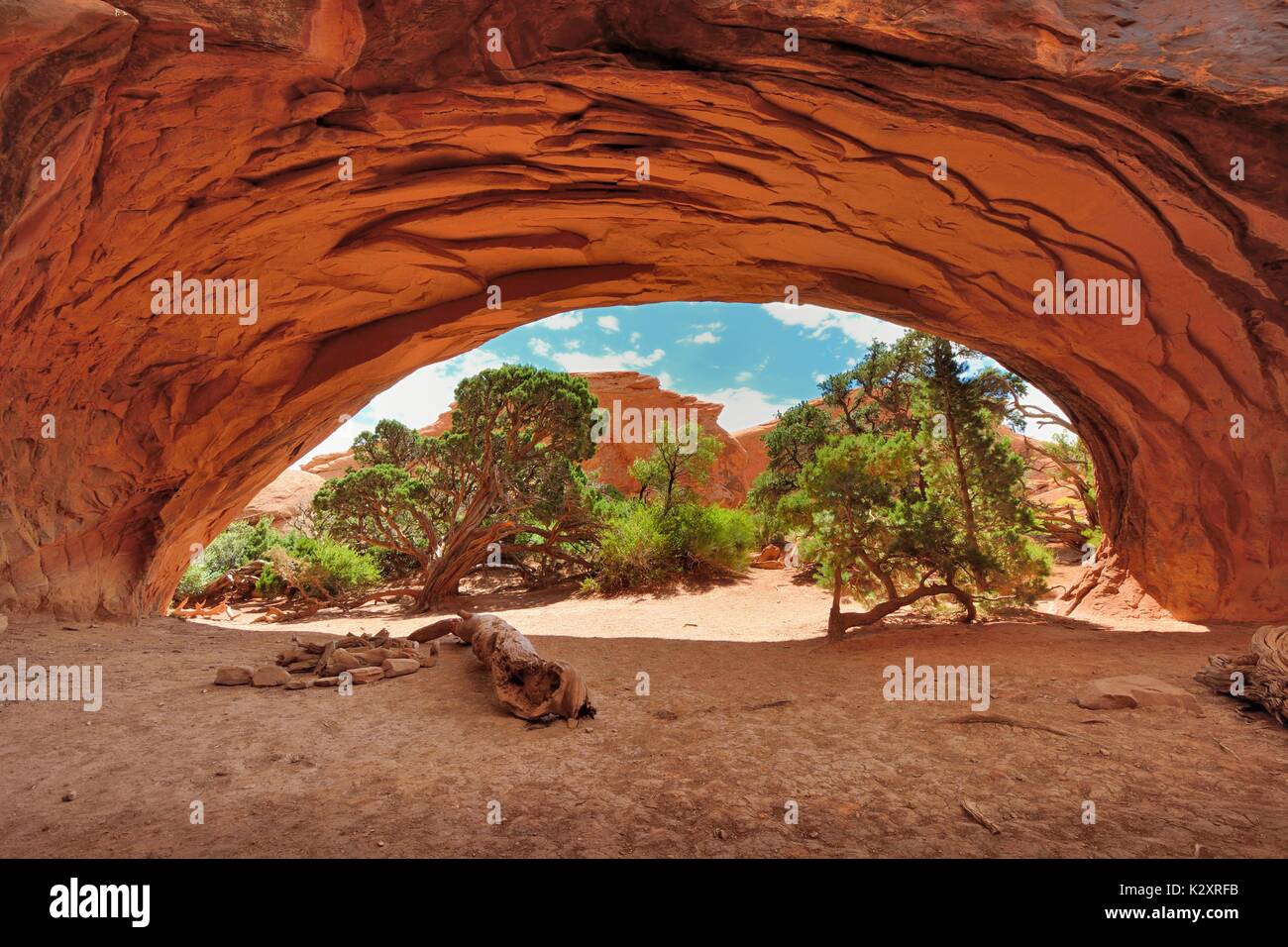 Il Monument Valley perfetta Sunrise - Oriente Mitten Butte Silhouette Alba Sun Foto Stock