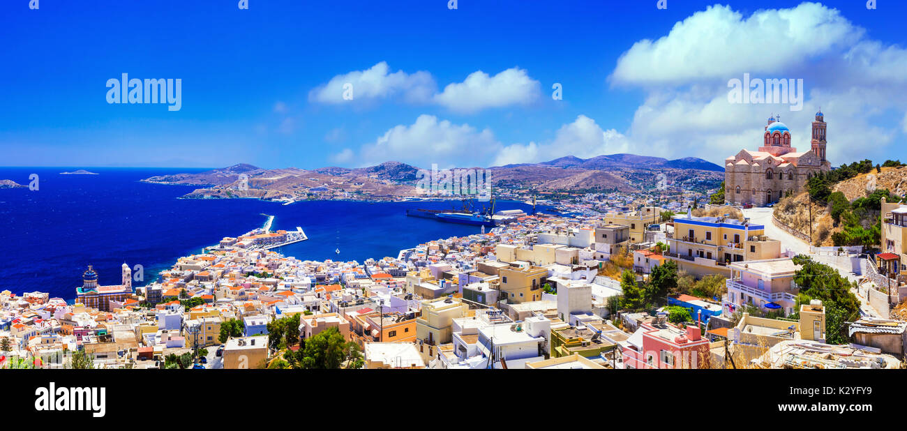 Impressionante villaggio di Ano Syros, isola di Syros, Cicladi, Grecia. Foto Stock