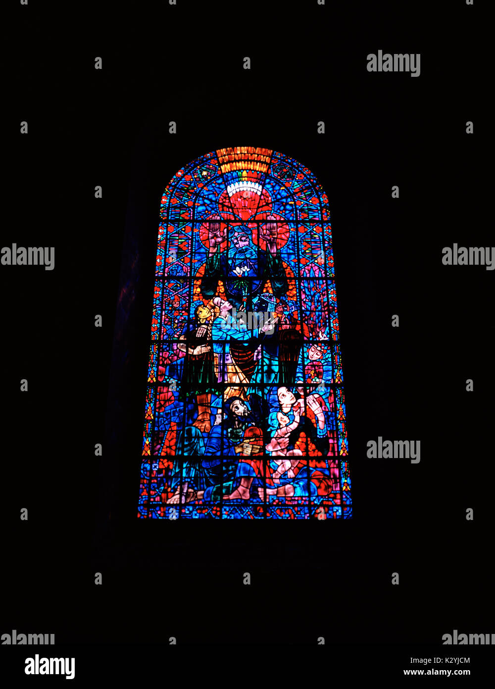 Finestra di pace da bossanyi nella cattedrale di Canterbury a Canterbury nel Kent in Inghilterra in Gran Bretagna nel Regno Unito Regno Unito Europa. il vetro macchiato arte Foto Stock