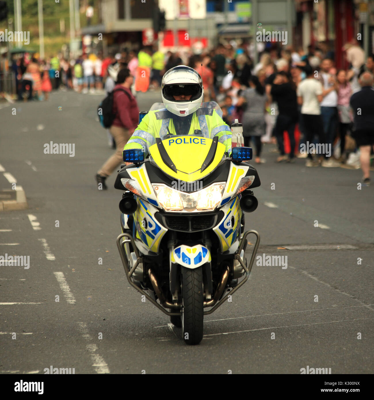 Funzionario di polizia sulla polizia moto Foto Stock