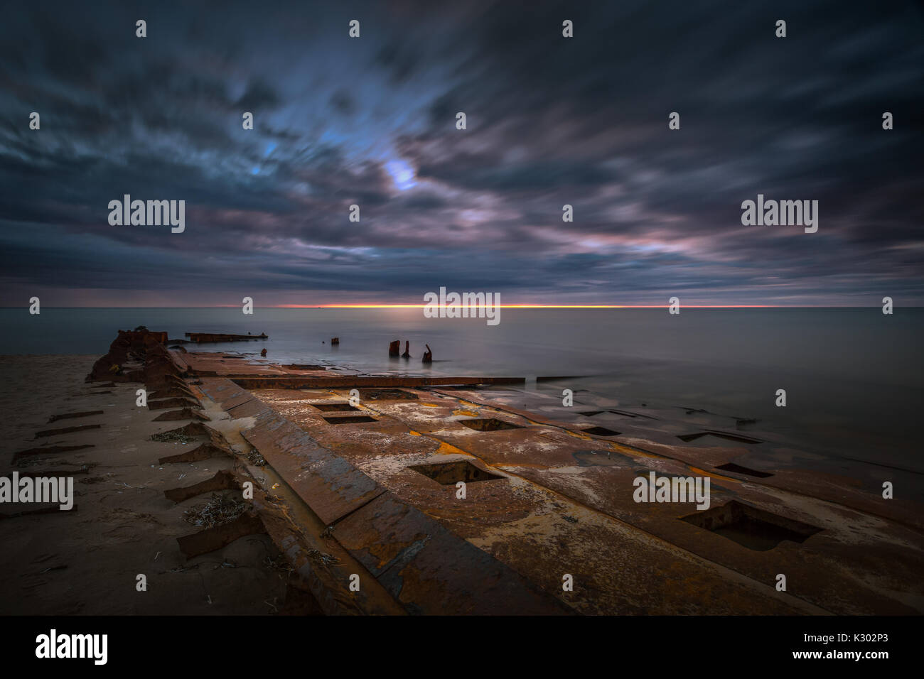 Épave du navire Corfu isola sur une plage de l'Etang du Nord aux Iles-de-la-Madeleine au Québec --- naufragio dell'isola di Corfù su una spiaggia di Etang Foto Stock
